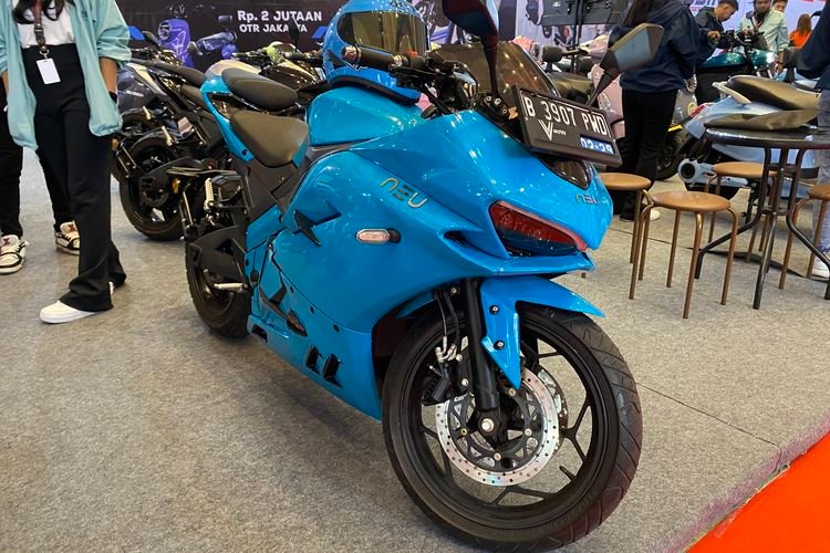 Motor Listrik yang Dipakai Gibran saat Kampanye Melantai di IIMS 2024