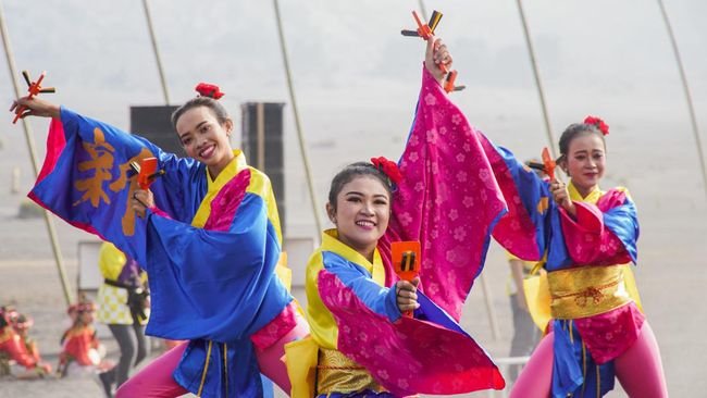 Intip Kemeriahan Pagelaran Seni - Pagelaran seni Eksotika Bromo 2024 kembali digelar dengan kemeriahan yang lebih besar dan beragam