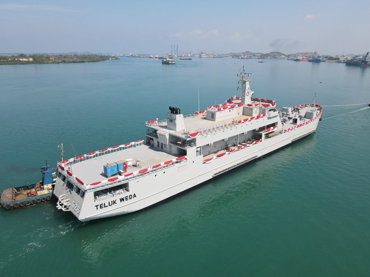 Menjelajah KRI Teluk Weda