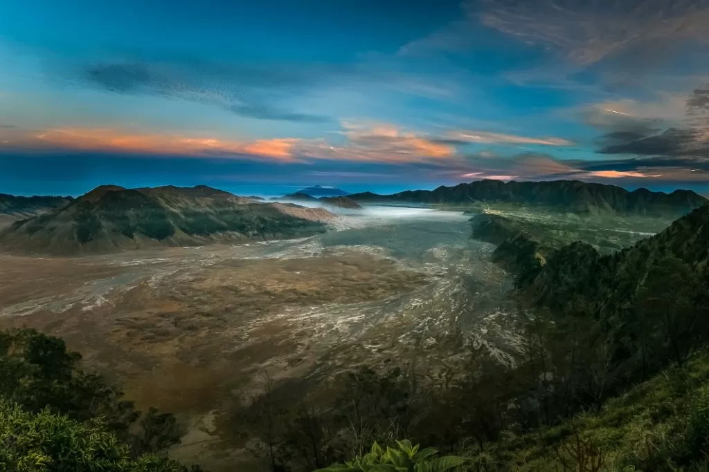Menikmati Sunrise dari Puncak B29, Negeri di Atas Awan Lumajang