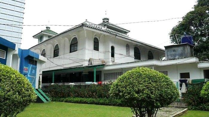 Mengunjungi Masjid Tua Al Mubarok