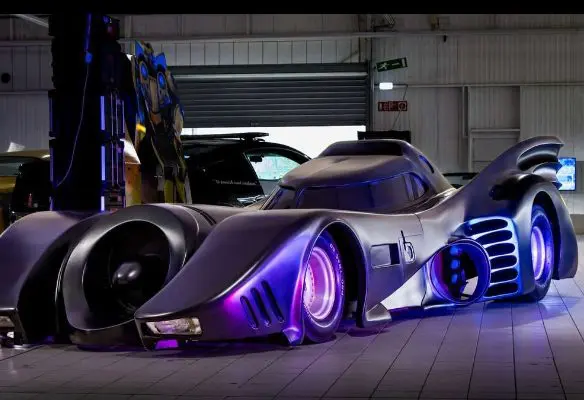 Paris Menampilkan Mobil Batman Jurassic Park, Fast & Furious