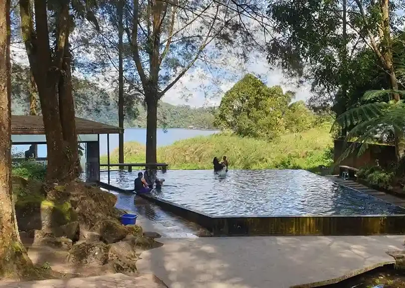 Villa Mari Pro: Destinasi Wisata di Pinggir Danau Lau Kawar